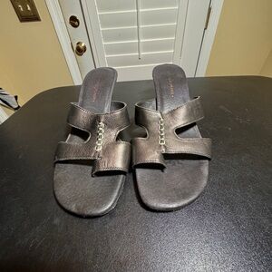 Donald J. Pliner 8M bronze sandal